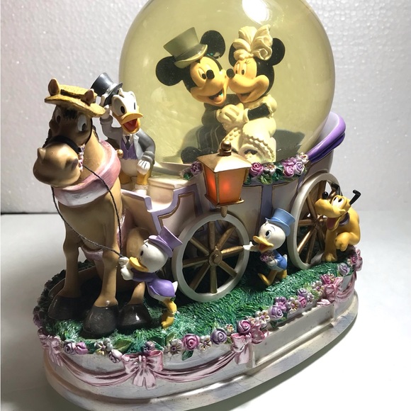 Disney Snow Globe,Just Married Mickey and Minnie Mouse. - Picture 10 of 12